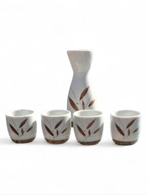 Classic Sake Set with Leaf Motif - White and Brown